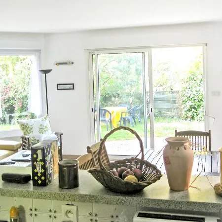 Maison Charmante A Ambon + Jardin Holiday home *