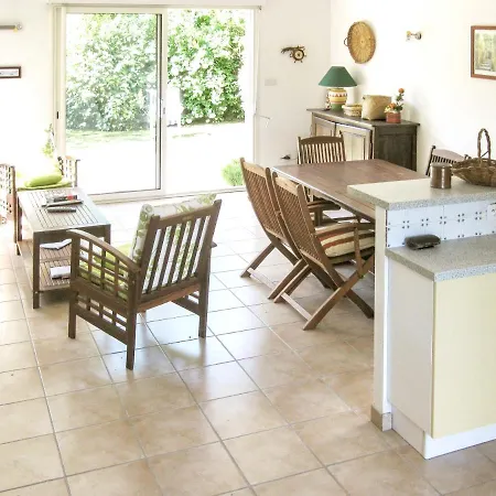 Maison Charmante A Ambon + Jardin Holiday home *